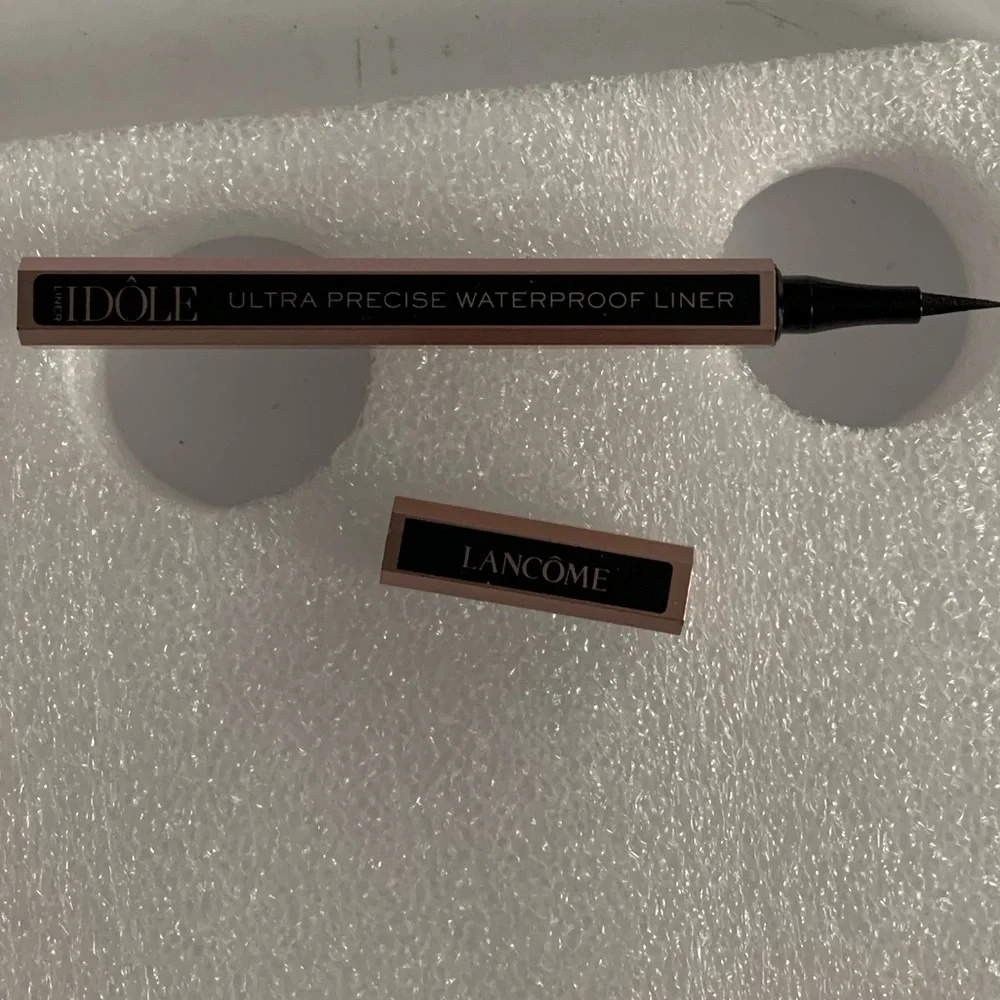 Ultra Precise Waterproof Eyeliner - VINYL Ultra 01 Glossy Black